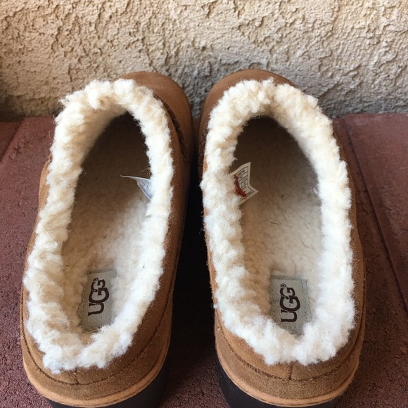 New Ugg CLOG size 8 - Picture 6 of 6